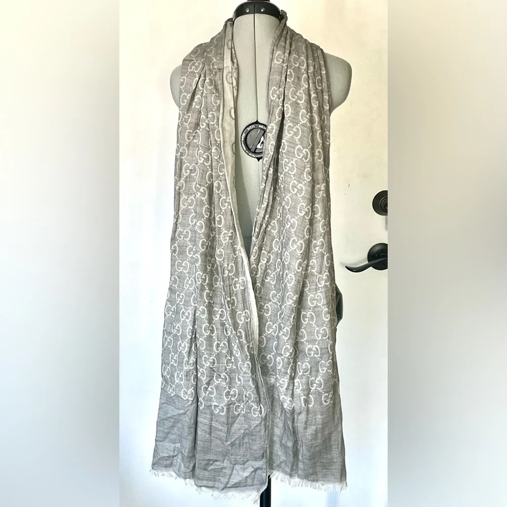 Gucci GG Lightweight wool/silk blend scarf, fringe, grey with white GGs, L, EUC - Picture 5 of 16